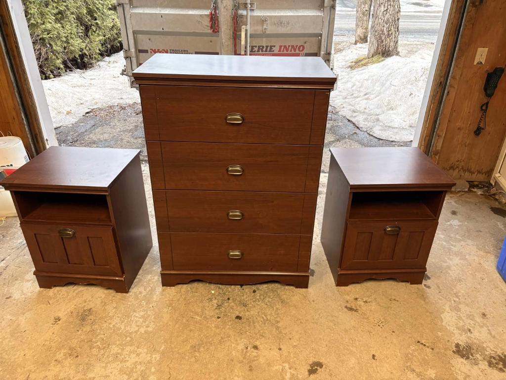 Ramassage meubles chambre, Rive-Sud Enlèvement de meubles de chambre, commode et tables de nuit, Ramasse Vite Rive-Sud