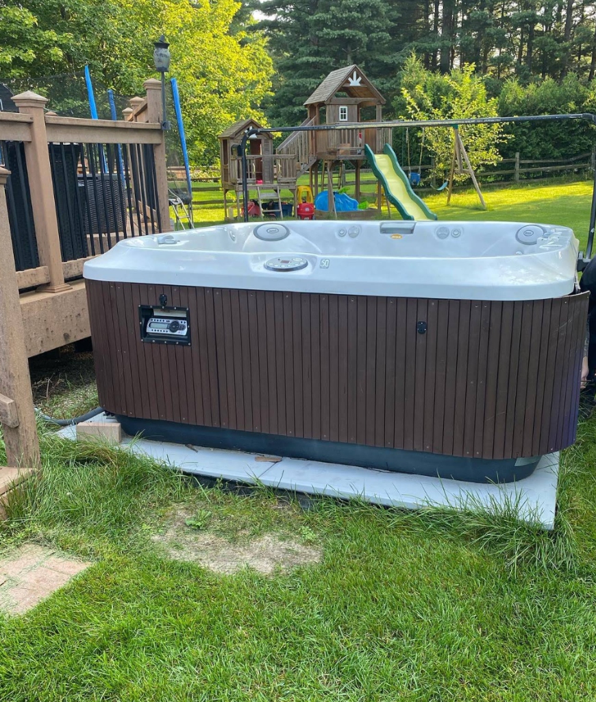 Enlèvement spa et objets lourds, Rive-Sud Enlèvement d'un spa hot tub lourd, service spécialisé Ramasse Vite Rive-Sud